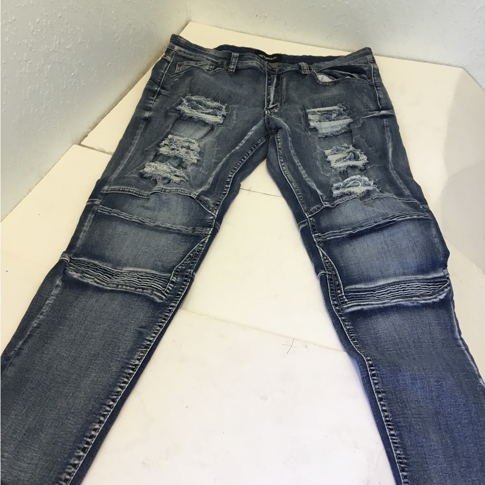 VICTORIOUS DENIM JEANS MEN W34 L30 PRE OWNED